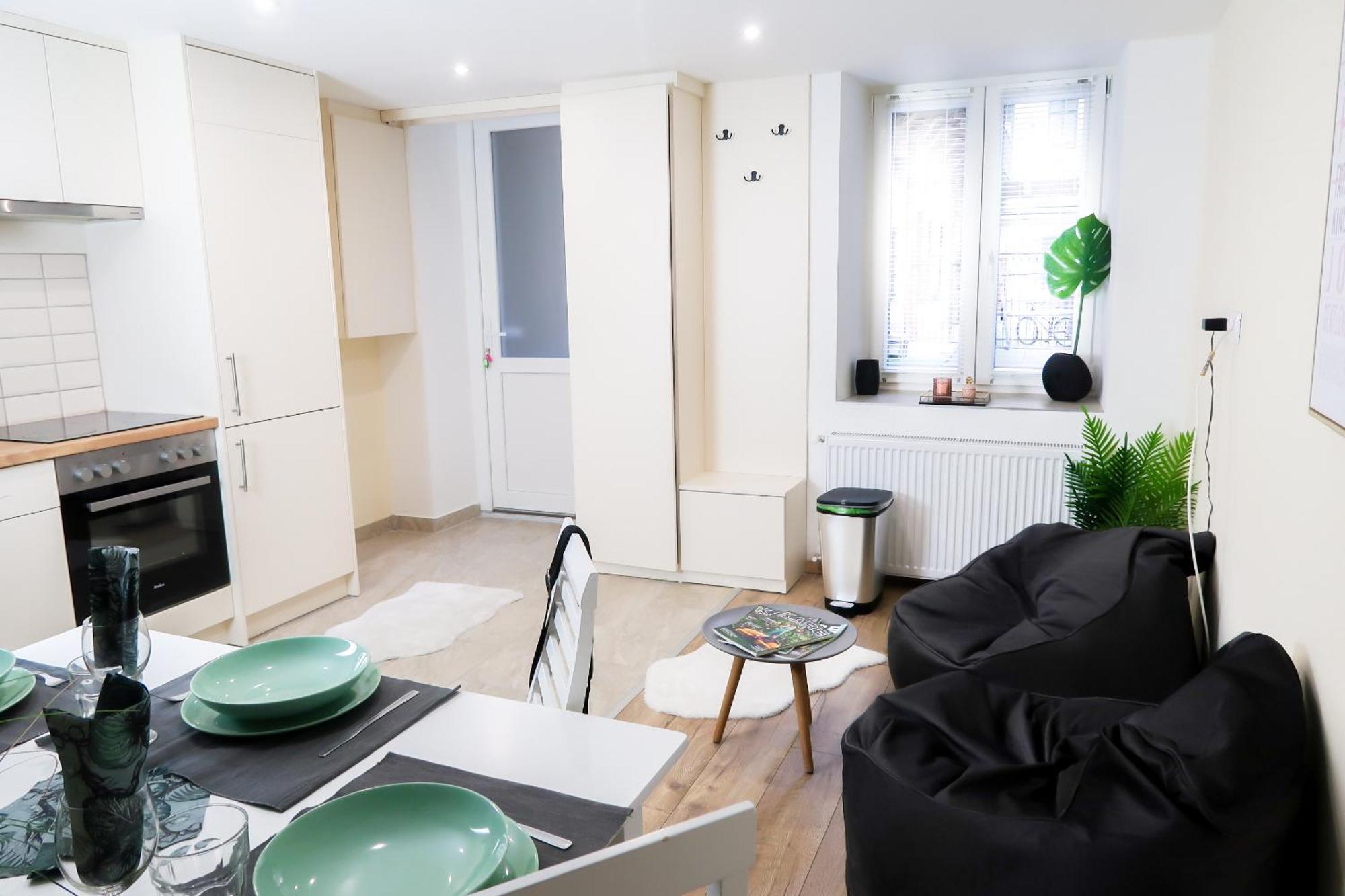 Budapest City Center, Nicely Renovated Apartment With 3 Bedrooms Eksteriør billede